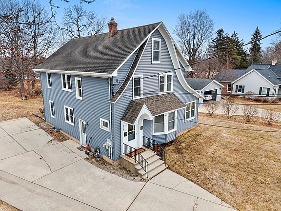 4th image of 915 3rd St #915