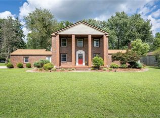 15 Forest Drive, Jeffersonville, IN 47130