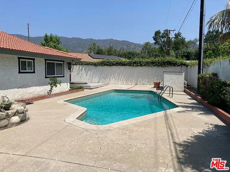 758 E Cypress Ave — Photo 13