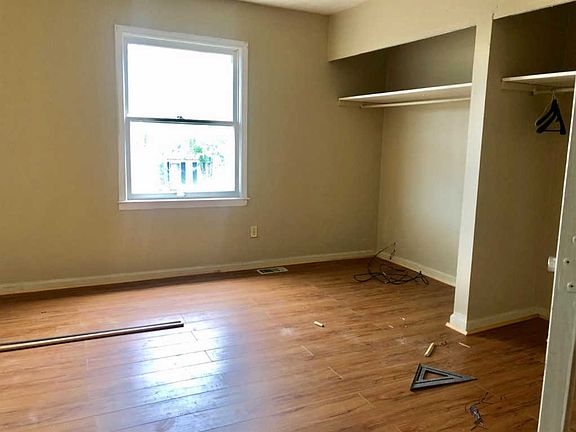 5th image of 223 Hedgewood Ct