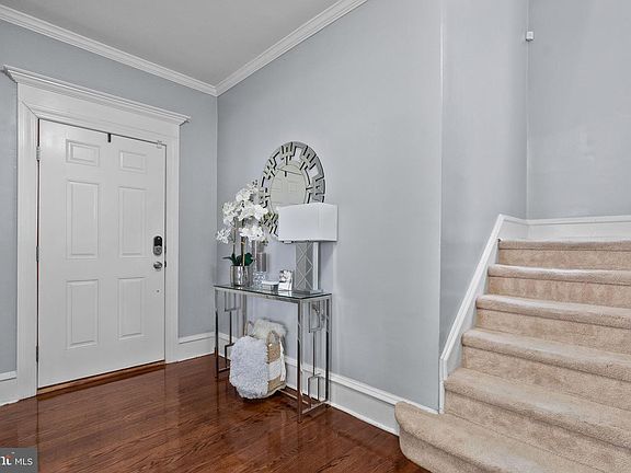 4th image of 6318 Irving Ave