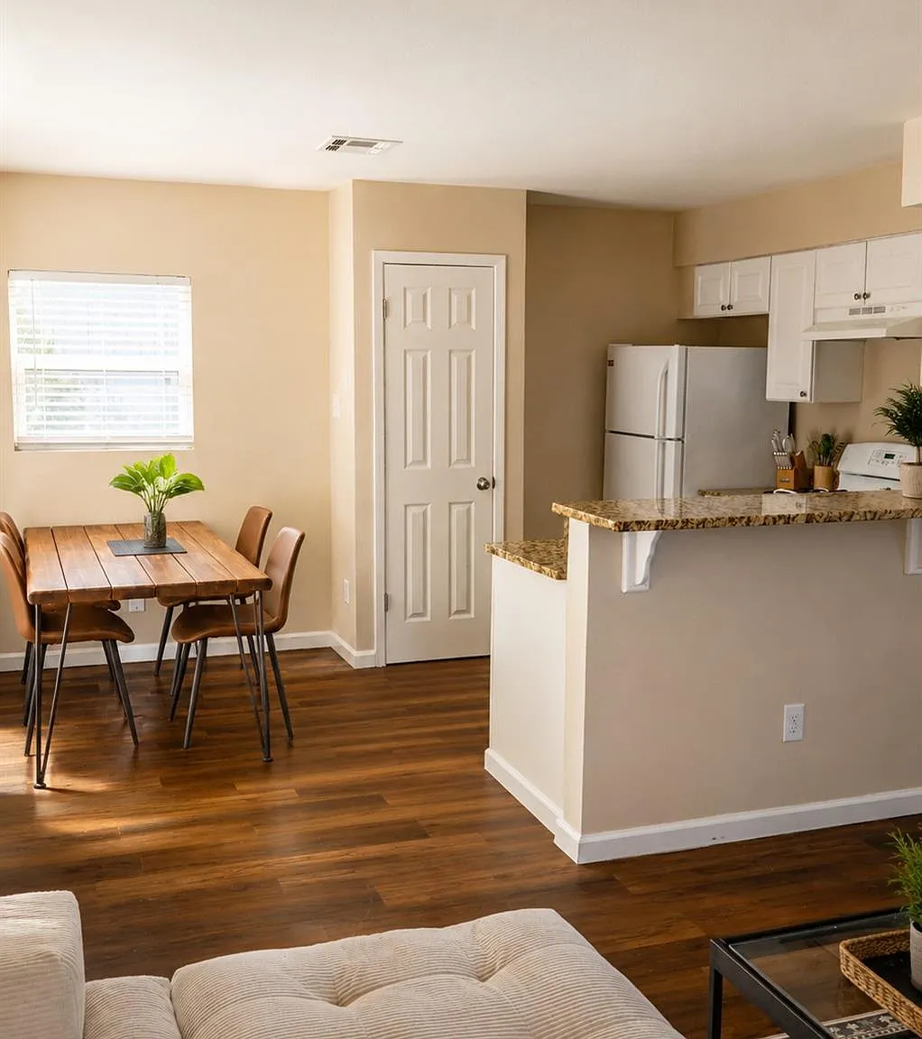 2 bed, 1.0 bath, 800 sqft, $1,295 — Photo 3