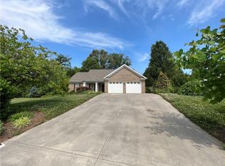 1110 Oxford Ln, King, NC 27021