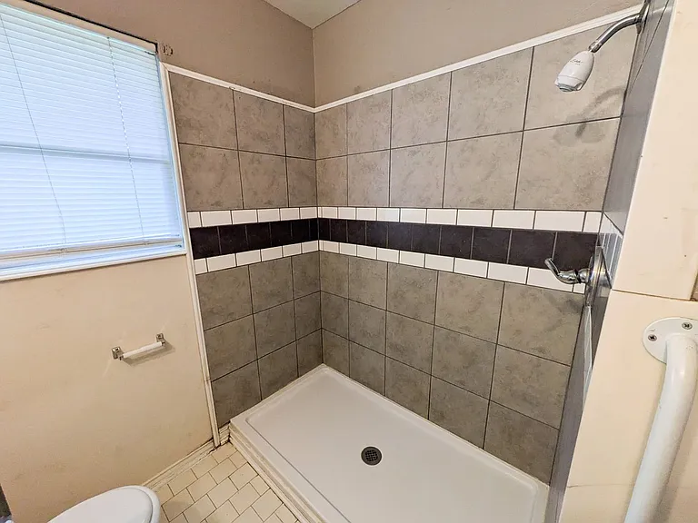 436 Gardenia Ave — Photo 11