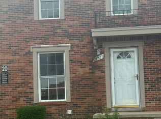 35221 Tall Oaks Dr, Sterling Heights, MI 48312