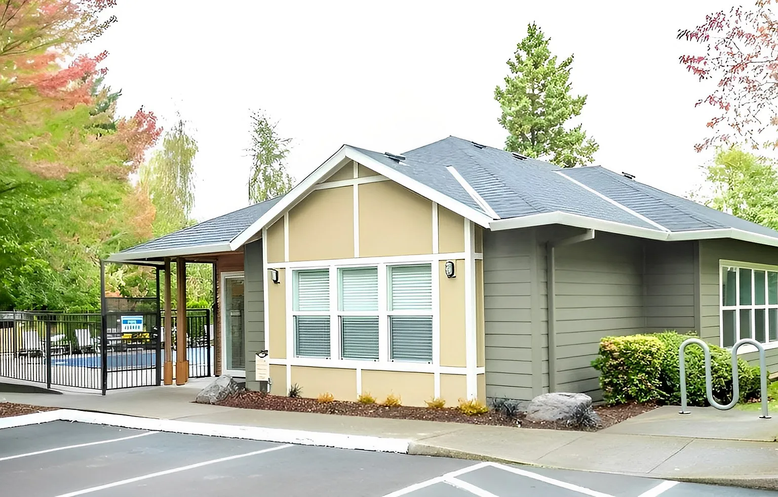 Carriage House Apartments — Photo 3