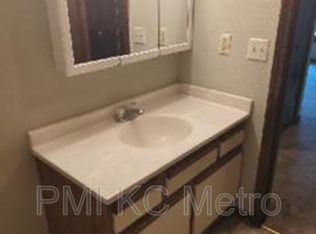 1012 NE Lindsay Ave APT A, Lees Summit, MO 64086