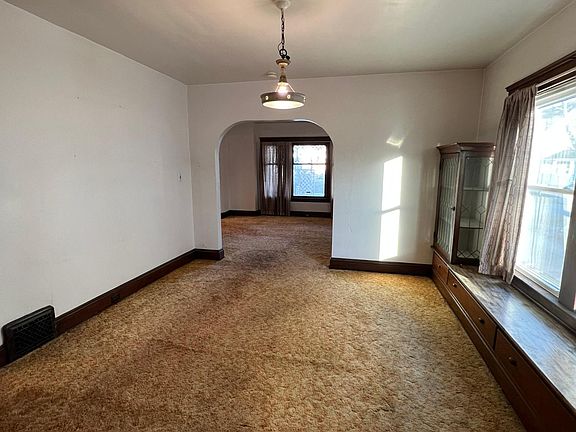 4th image of 636 E 117th St #636