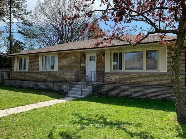 2 Sevenoaks Ave, Toronto, ON M8Z 3P7