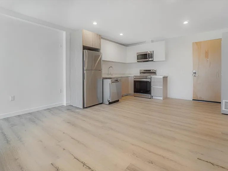 10918 Camarillo St #301 — Photo 21