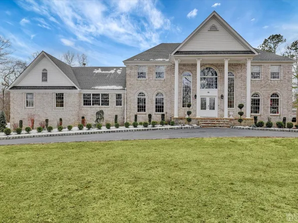 15 Lucas Ln, Millstone Township, NJ 08510