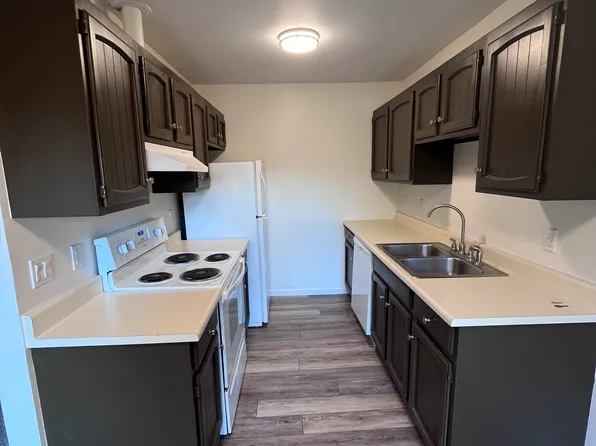 11 Lamoille St #E, Essex Junction, VT 05452