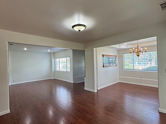3rd image of 115 N San Marino Ave