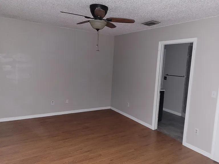 1028 McCully Ct — Photo 8