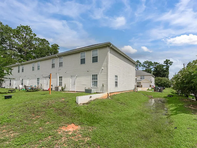 100 Corwin Dr — Photo 33