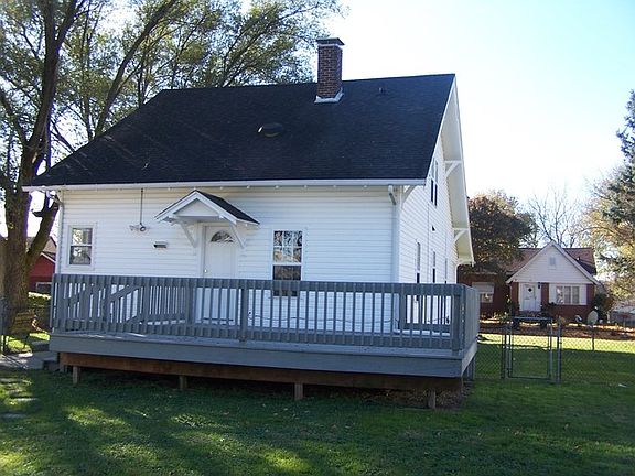 2nd image of 907 Garfield Pl