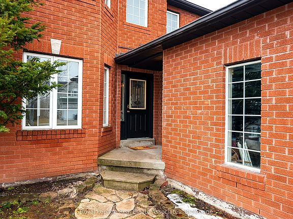 4th image of 1101 Corrie St