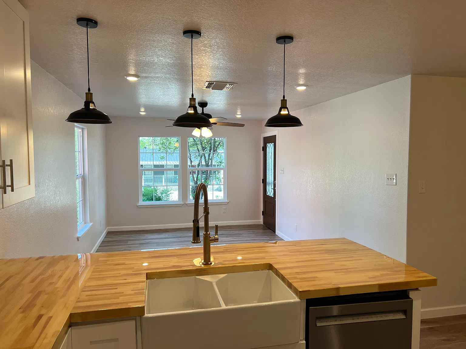 4 bed, 2865 sqft, $2,500 — Photo 3