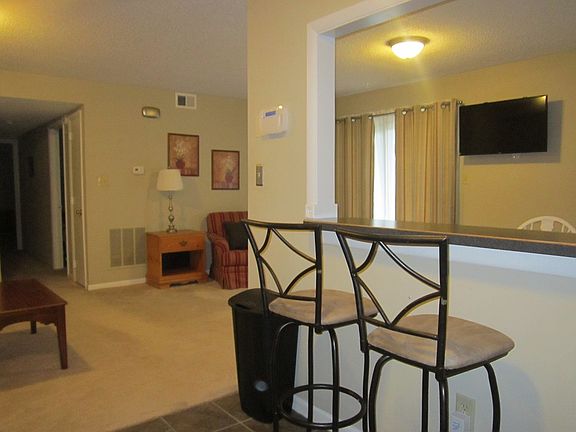 3rd image of 12757 Saint James Pl APT B