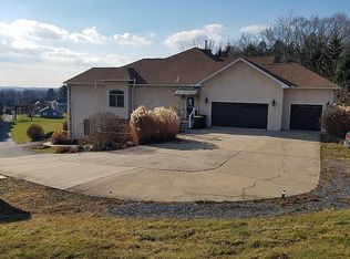 4507 Scheidys Rd, Coplay, PA 18037