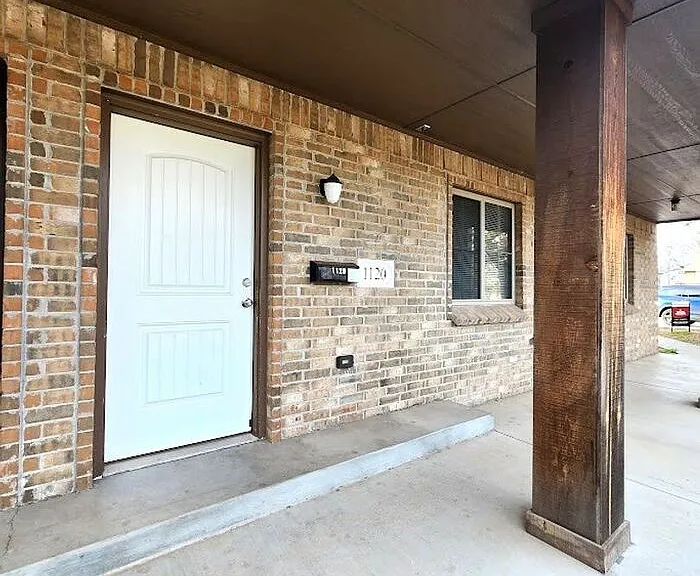 1120 E Campbell St — Photo 2