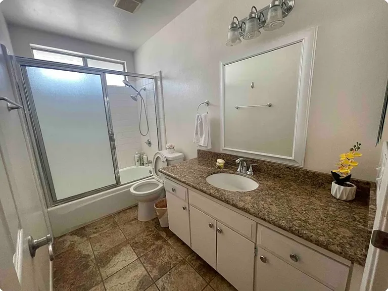 425 Maravilla Dr — Photo 8