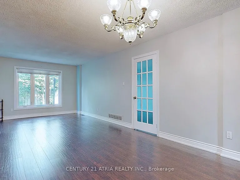 92 Jaffray Rd #UPPER — Photo 5