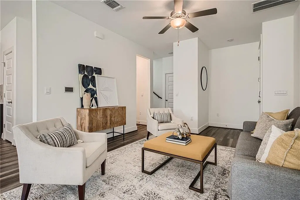 3 bed, 2.5 bath, 1641 sqft, $2,395 — Photo 3