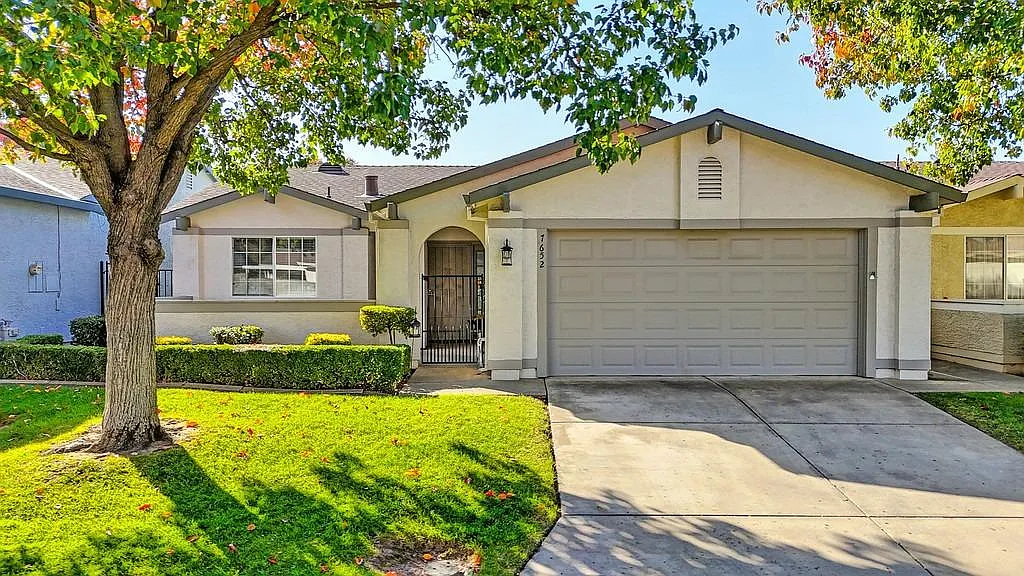 7652 Sunmore Ln photo 1
