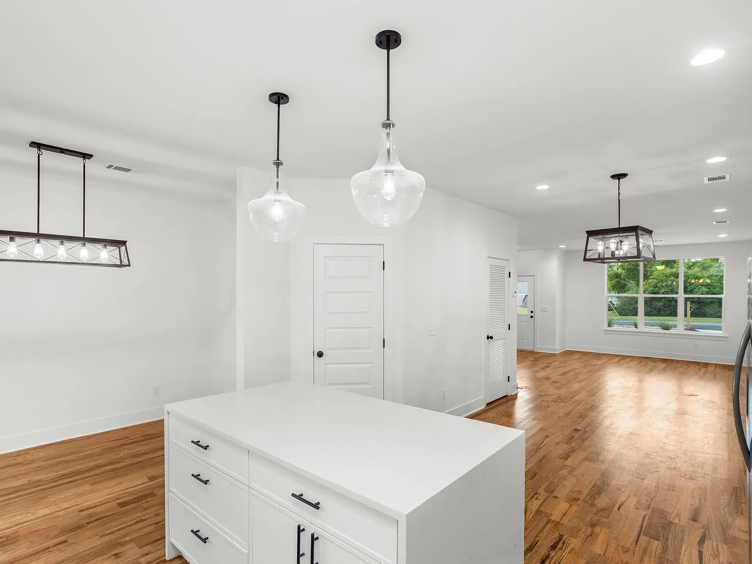 3 bed, 2.5 bath, 1871 sqft, $2,350 — Photo 4