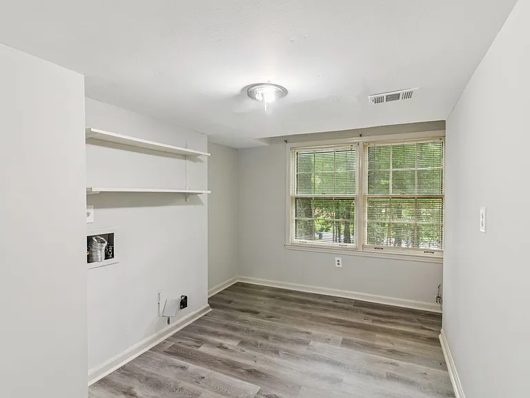 2600 Lantern Ln — Photo 8