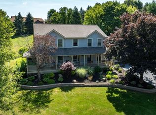 7 Berkshire Ln, Victor, NY 14564
