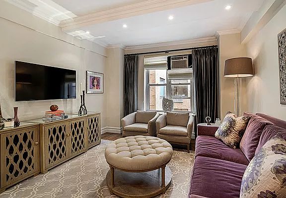 2nd image of 12 W 72nd St APT 3H