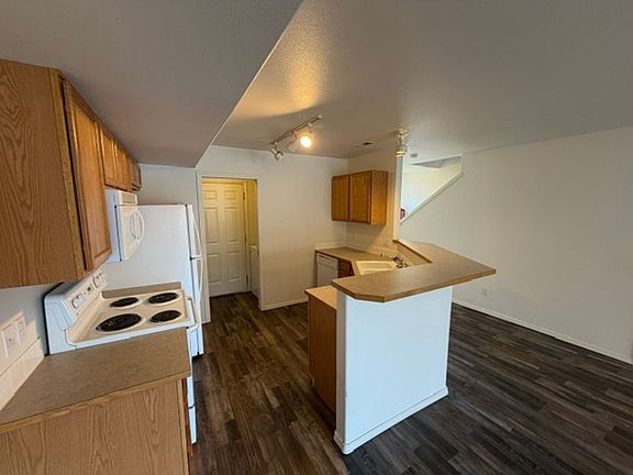 4th image of 233-35 E Shelby Ln #37