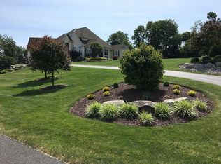 2720 Imperial Crest Ln, Hellertown, PA 18055