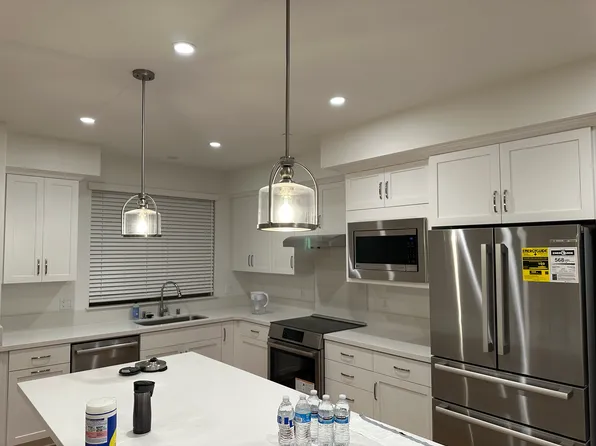 1345 W Middlefield Rd, Mountain View, CA 94043