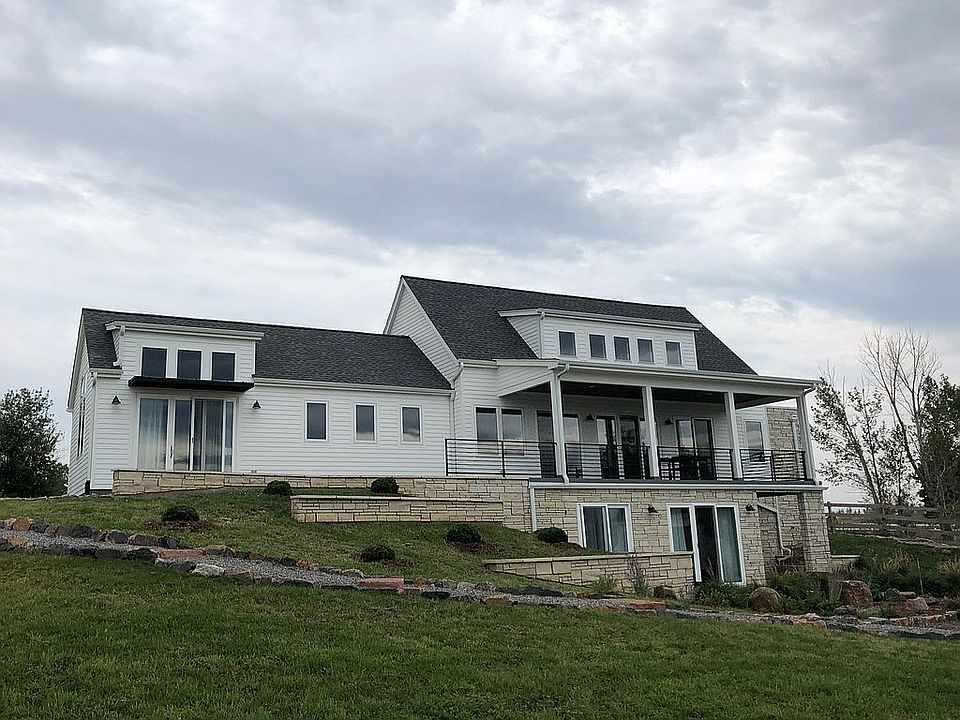 2nd image of 10925 Lookout Rd