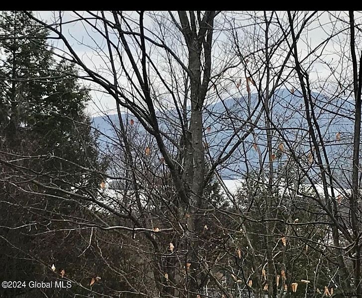3rd image of 8 Lake Ridge Road
