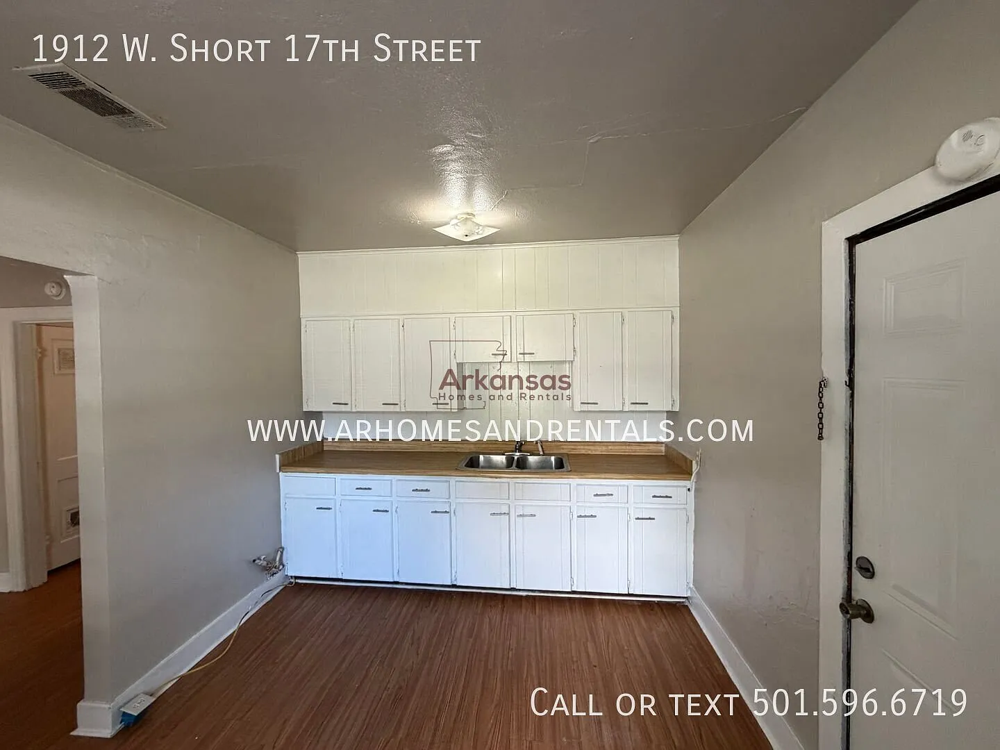 1912 W. Short 17th Street | 2 Bedrooms | 1 Full Bathroom 1/2 Off First Month's Rent — Photo 4