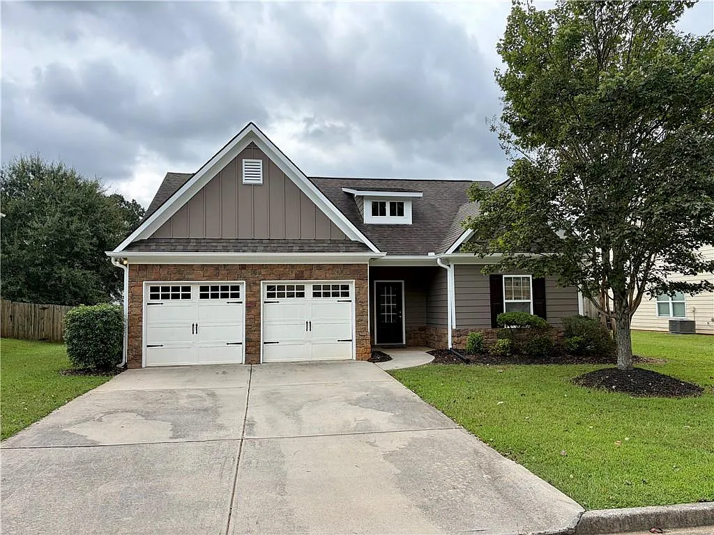 3 bed, 2.0 bath, 1425 sqft, $2,100 — Photo 1