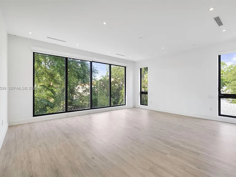 2992 Coconut Ave — Photo 6