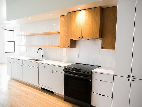 3rd image of 133 W Elder St #2