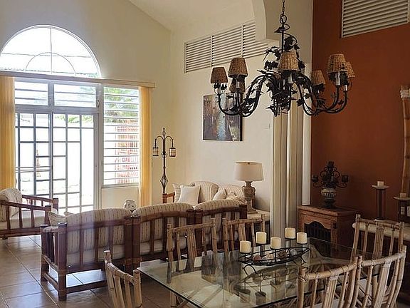 Dining & courtyard view