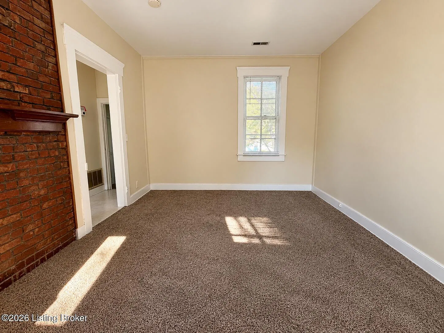 1 bed, 1.0 bath, 650 sqft, $995 — Photo 2
