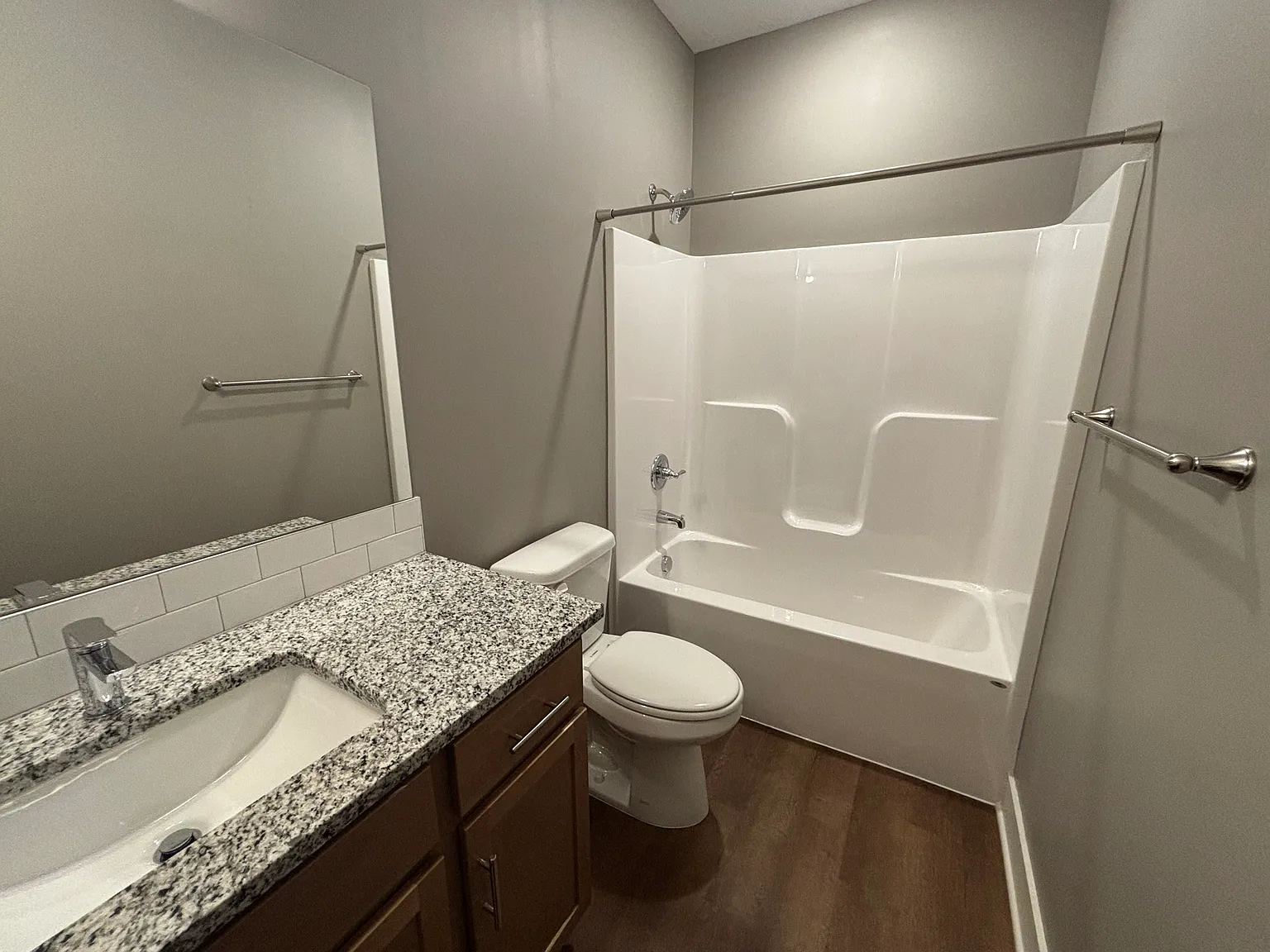 5 bed, 2200 sqft, $2,495 — Photo 3
