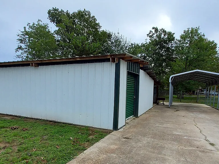 604 Mayflower Ln — Photo 17