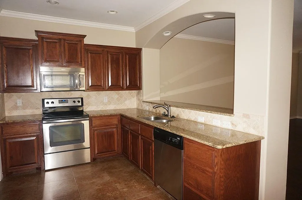 4621 Southland Blvd — Photo 2