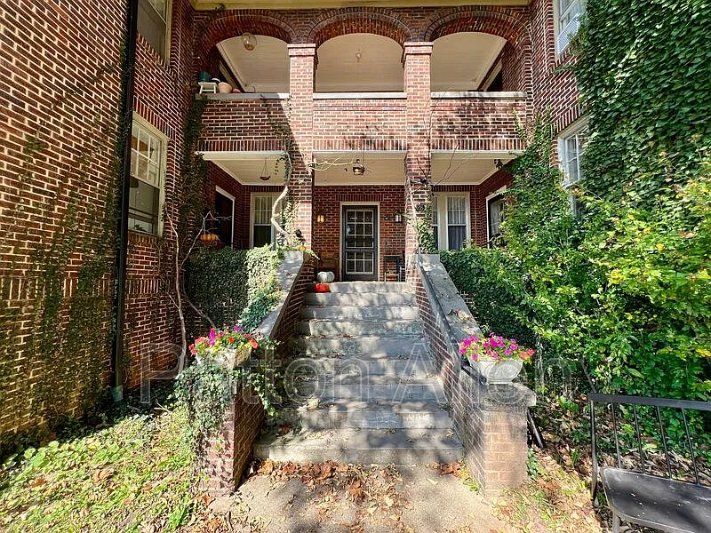 1 bed, 1.0 bath, $1,150 — Photo 2
