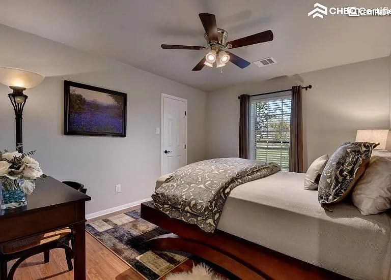 Bedroom #1 / Queen