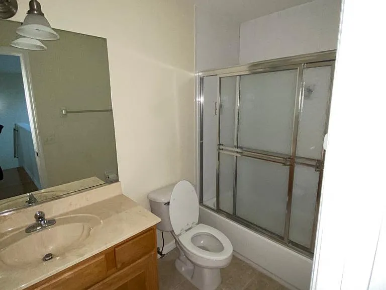231 NE 28th Ave #105 — Photo 25